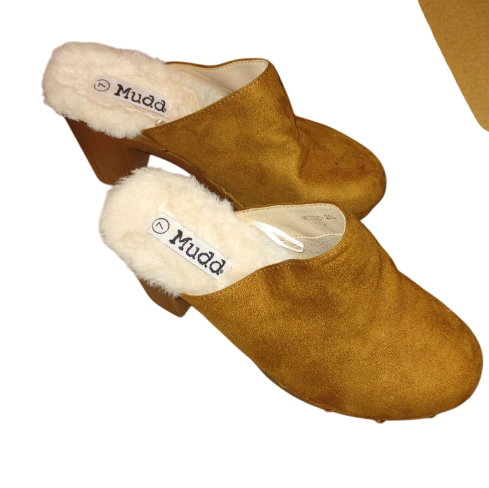 Mudd high heel suede slip on size 7, brand new